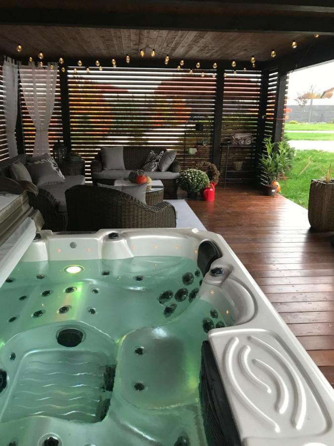 Orchardhouse Farmhouse, Wellness Chrast  외부 사진