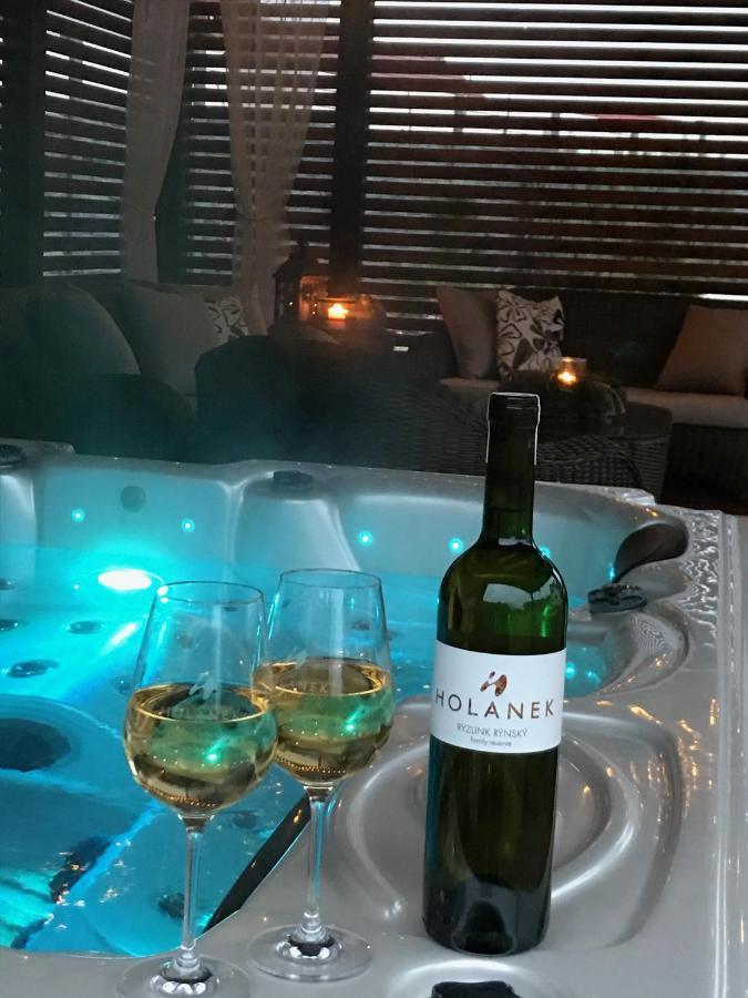 Orchardhouse Farmhouse, Wellness Chrast  외부 사진